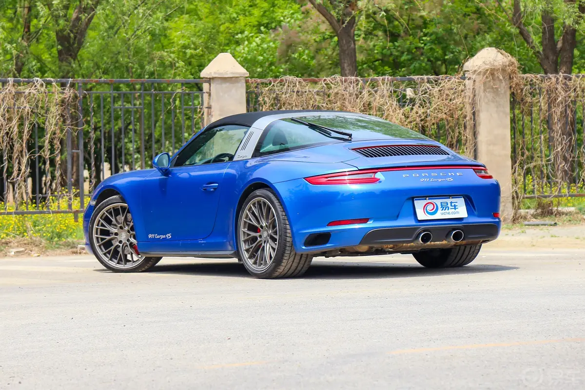 保时捷911Targa 4S 3.0T侧后45度车头向左水平