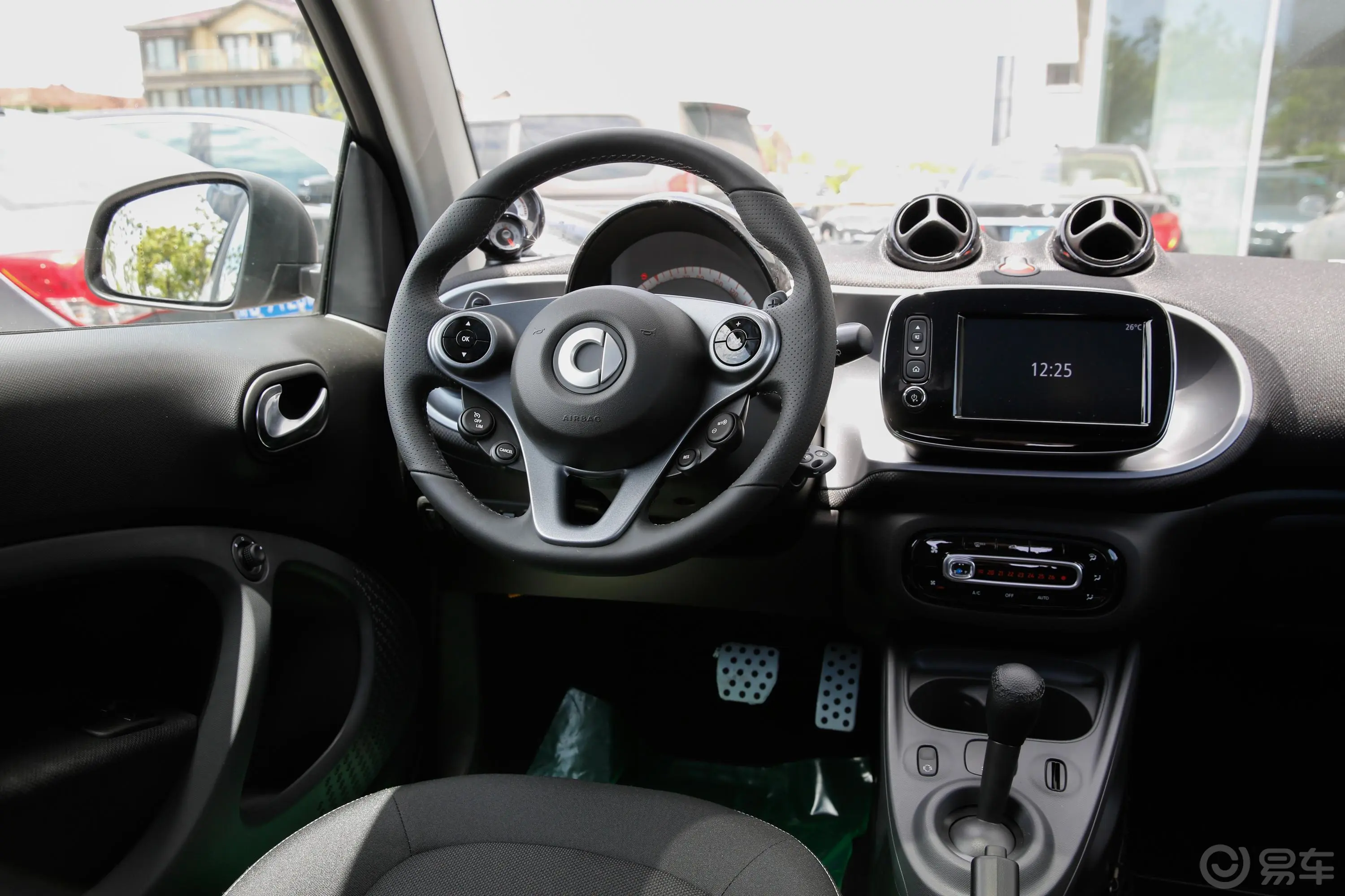 smart fortwo0.9T 66千瓦硬顶耀金特别版驾驶位区域