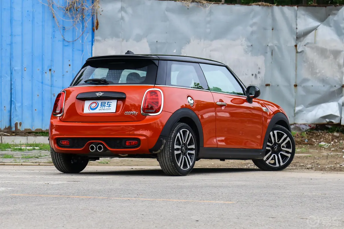 MINI2.0T COOPER S 双离合 赛车手 三门版侧后45度车头向右水平