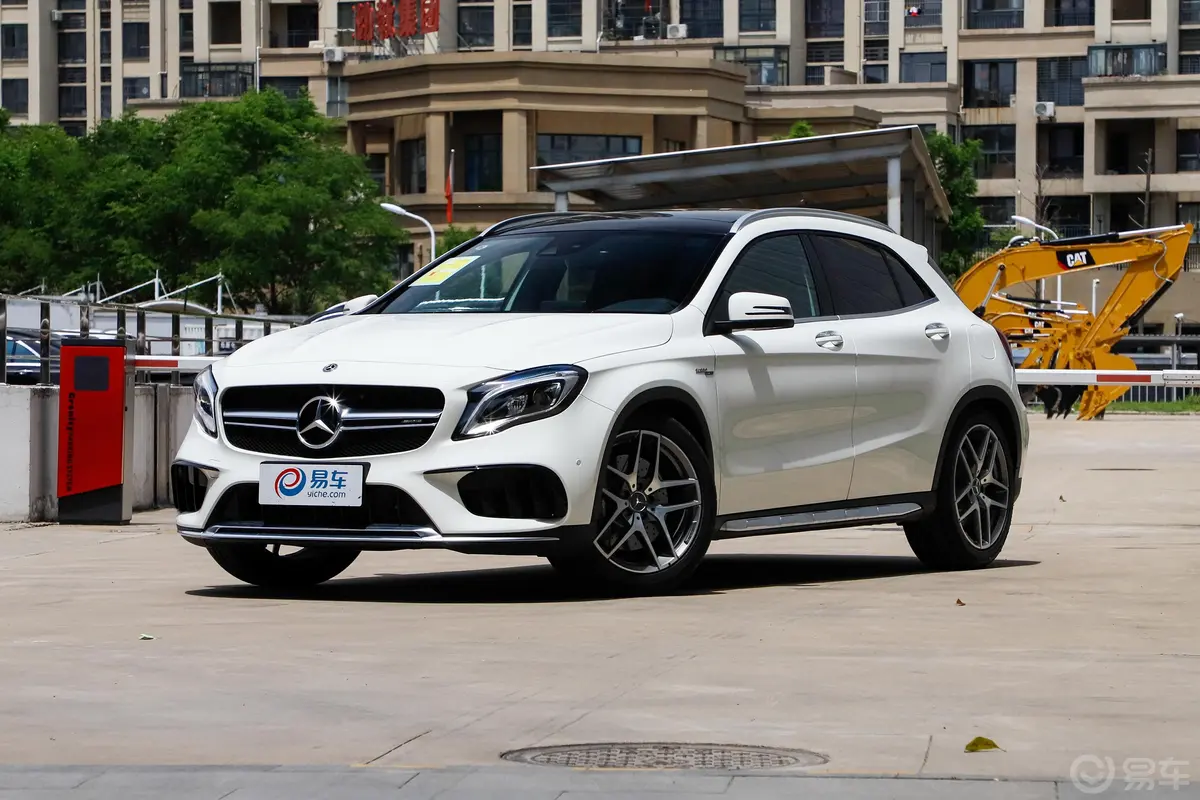 奔驰GLA AMGAMG GLA 45 4MATIC外观