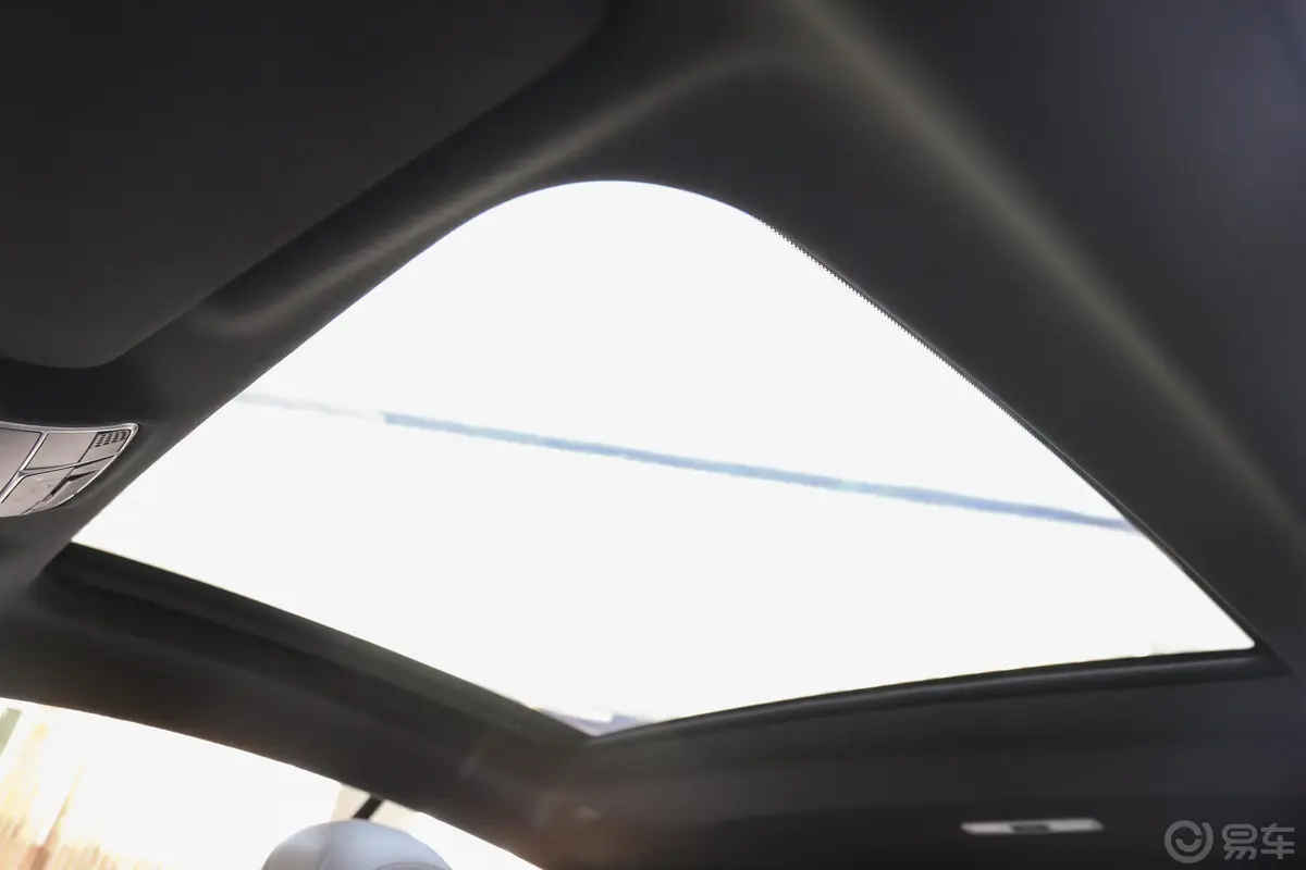 奔驰S级S 500 4MATIC 轿跑车天窗内拍关闭