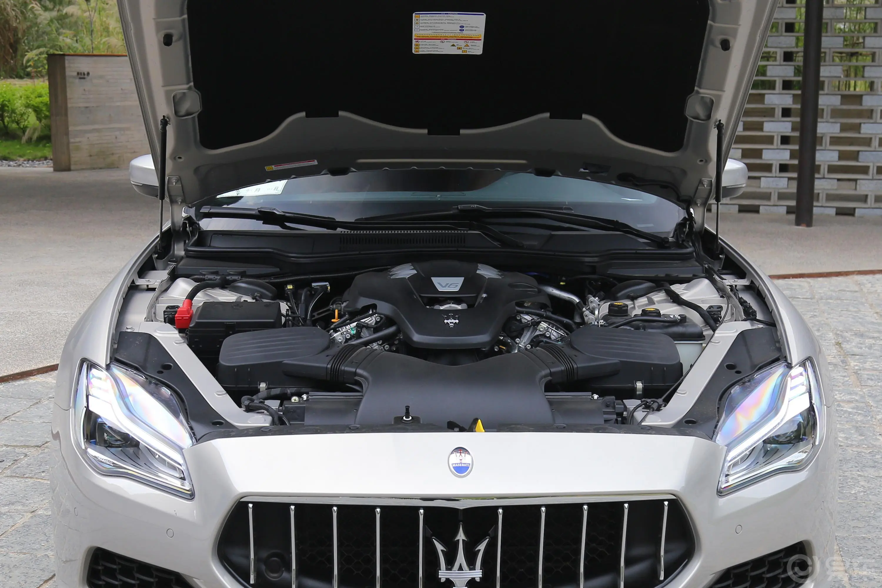 Quattroporte350Hp 标准版 国VI发动机舱整体