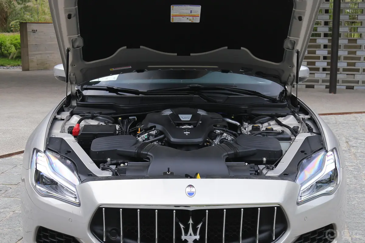 Quattroporte350Hp 标准版 国VI发动机舱整体