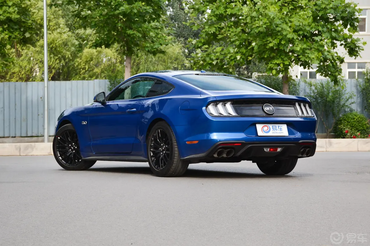 Mustang5.0L V8 GT侧后45度车头向左水平