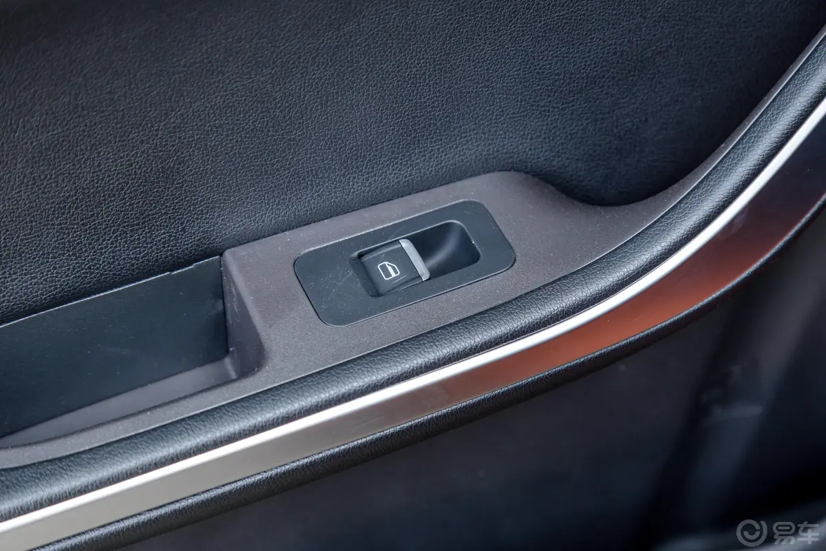 瑞虎3x1.5L 自动 舒适版后车窗调节