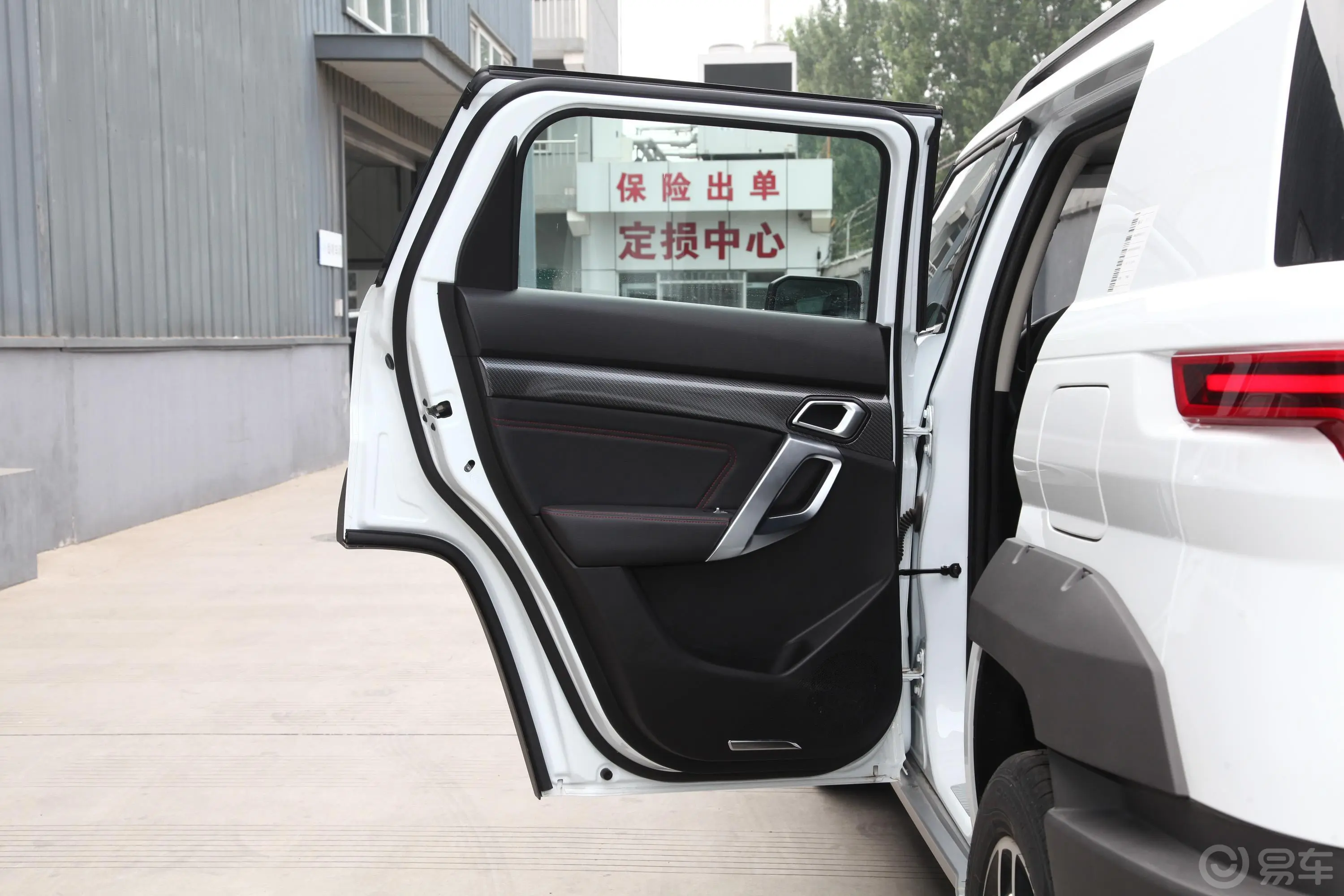 北京BJ201.5T 手动 豪华版驾驶员侧后车门