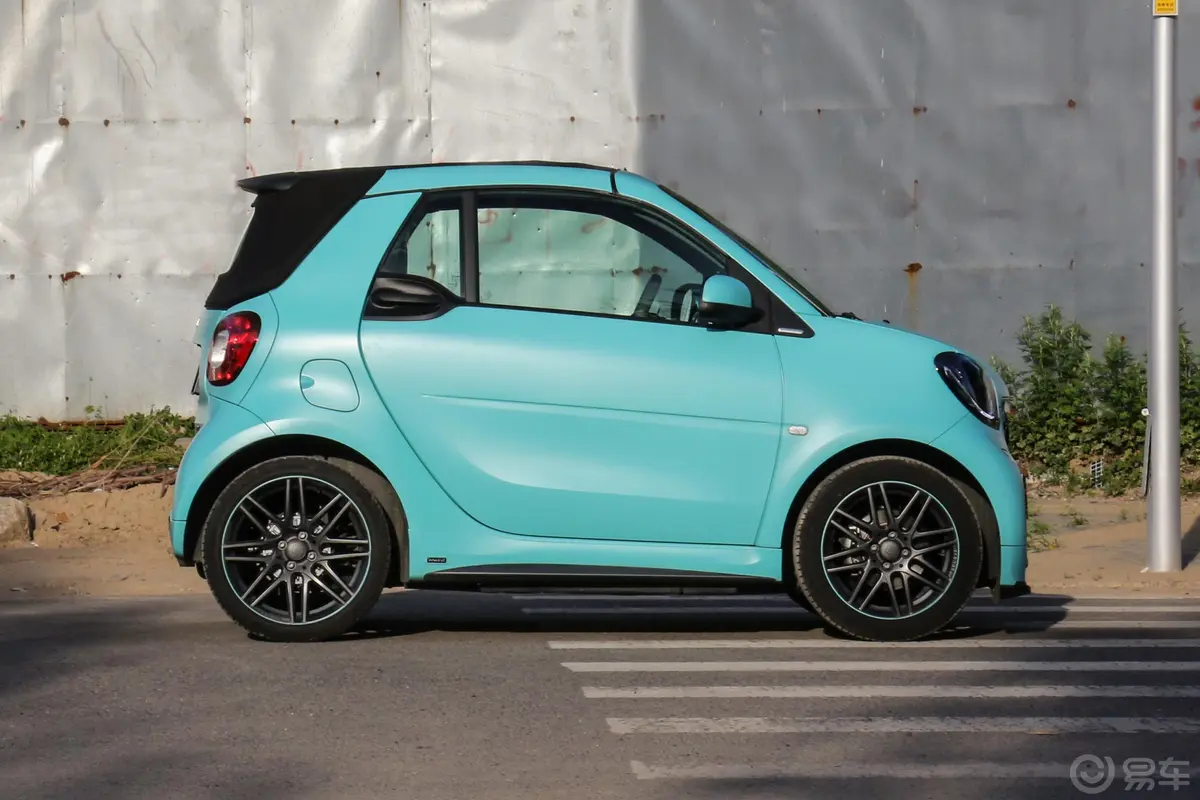 smart fortwo0.9T BRABUS敞篷专属定制版外观