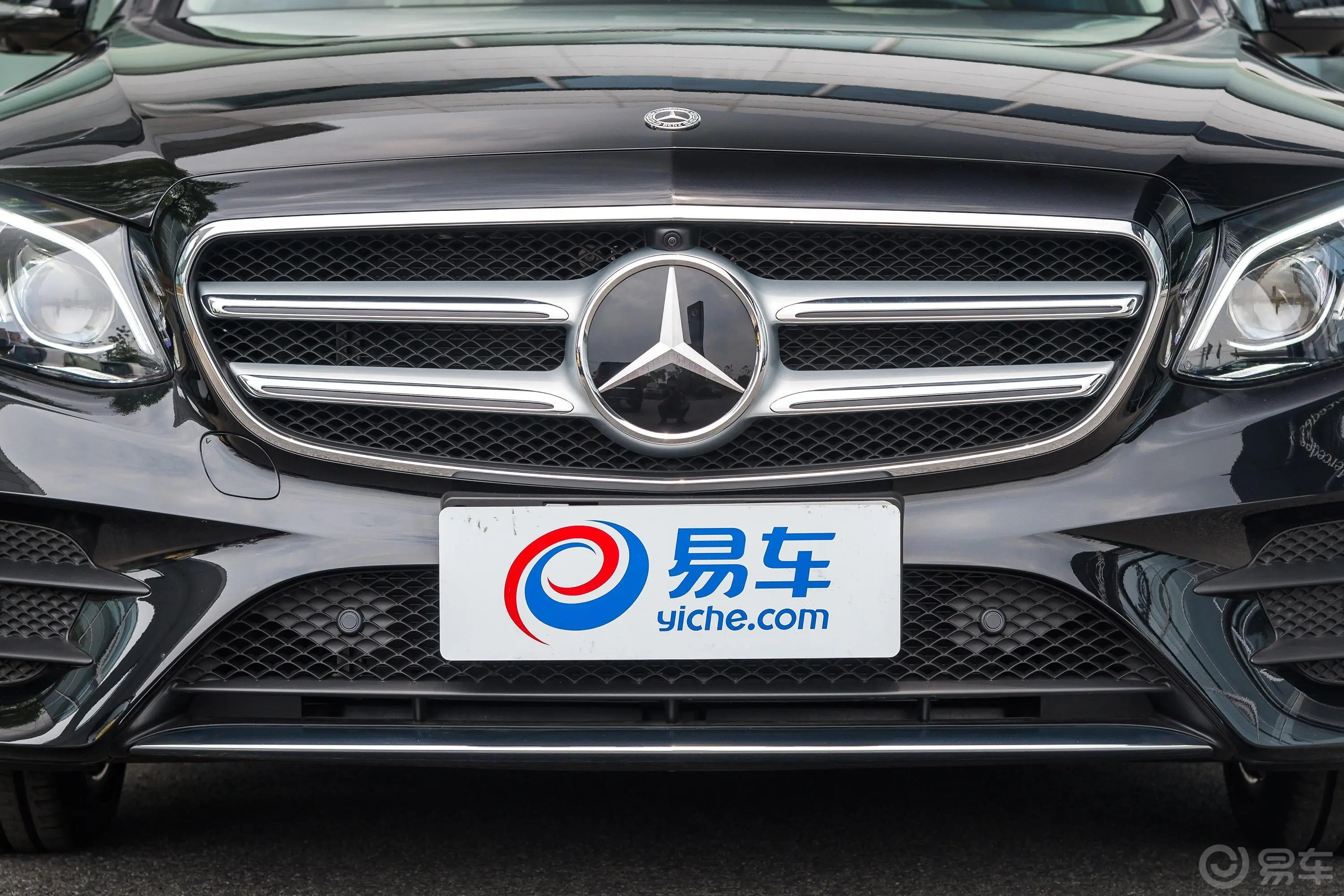 奔驰E级改款 E 320 L 4MATIC 运动轿车外观