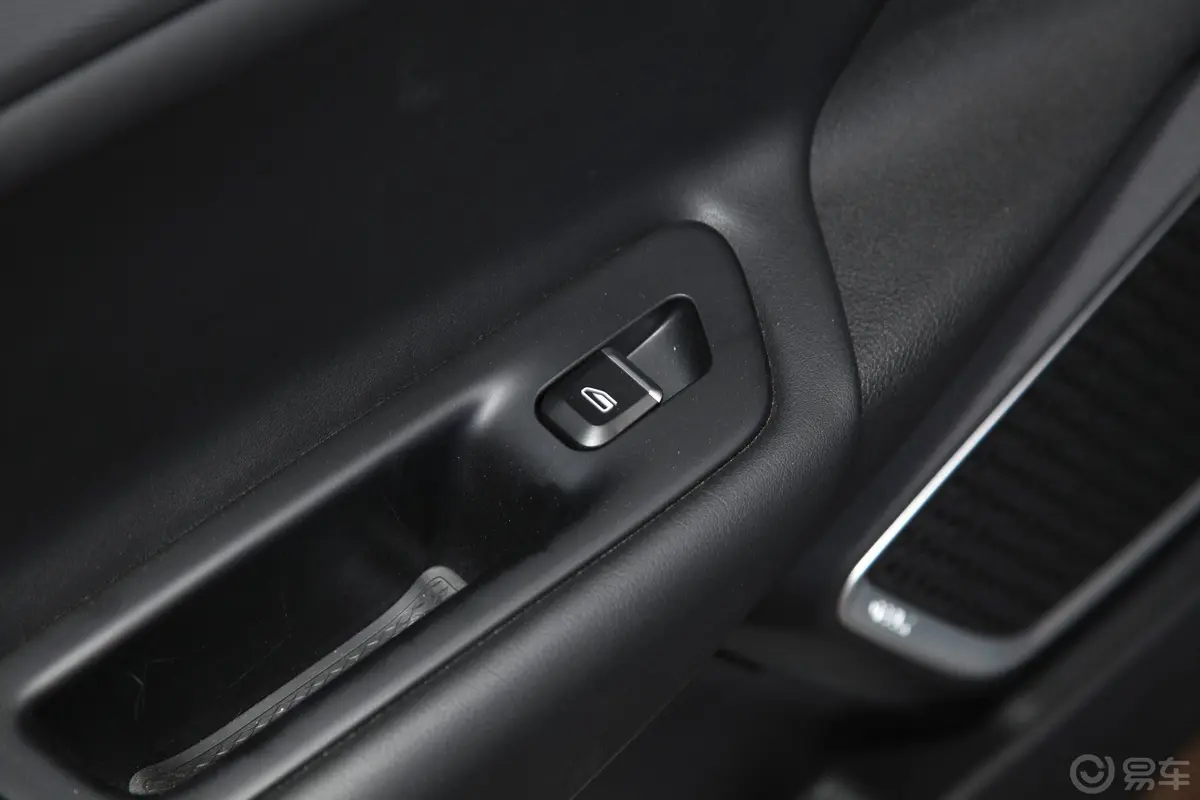 帝豪GS领潮版 1.4T 双离合 尊尚智联版后车窗调节