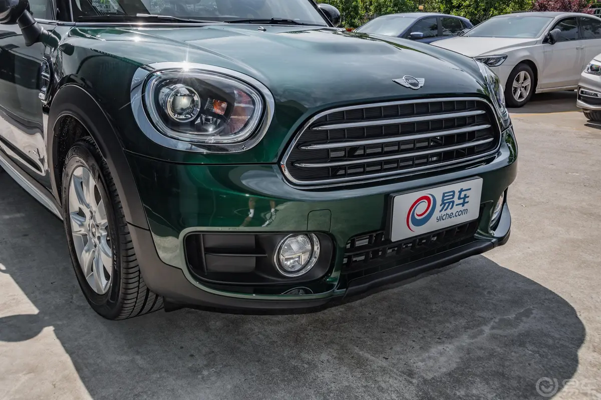 MINI COUNTRYMAN1.5T COOPER ALL4前格栅侧俯拍