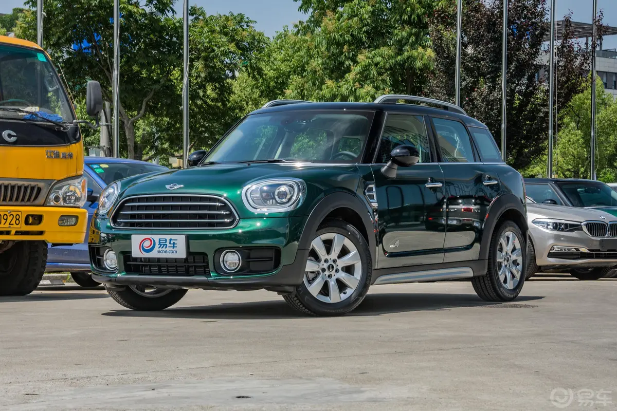 MINI COUNTRYMAN1.5T COOPER ALL4侧前45度车头向左水平