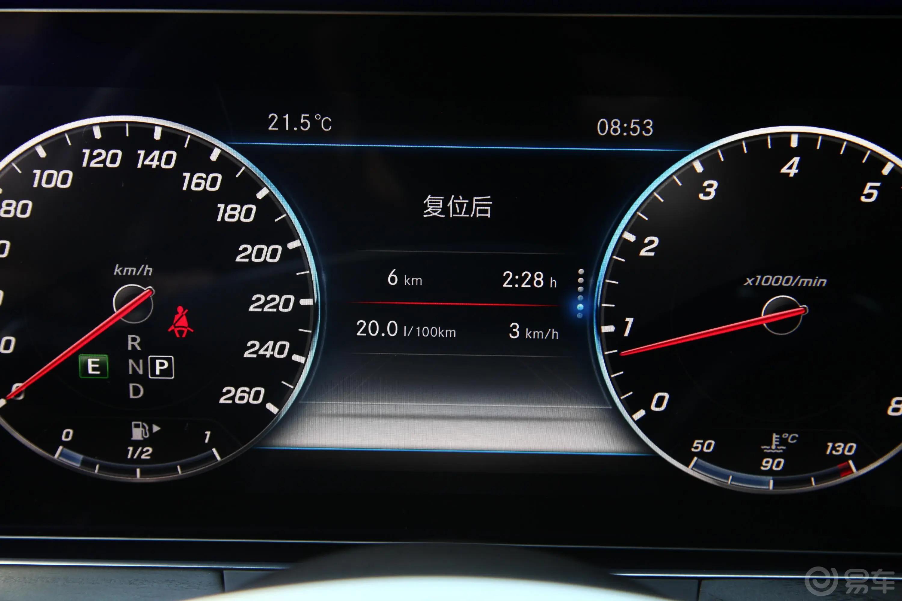 奔驰E级改款 E 200 L 4MATIC 运动轿车内饰