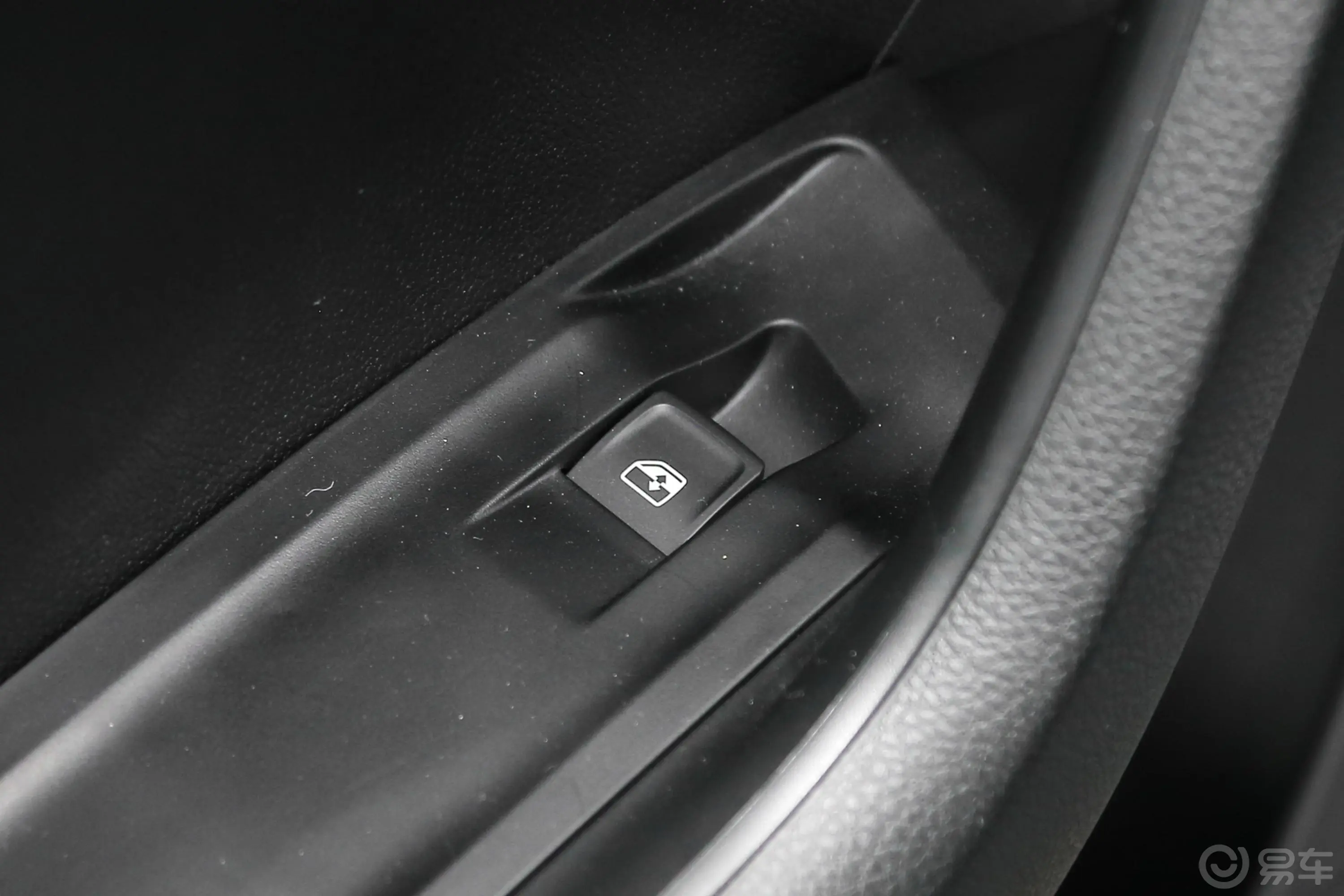 柯米克1.5L 手自一体 舒适版 国V后车窗调节