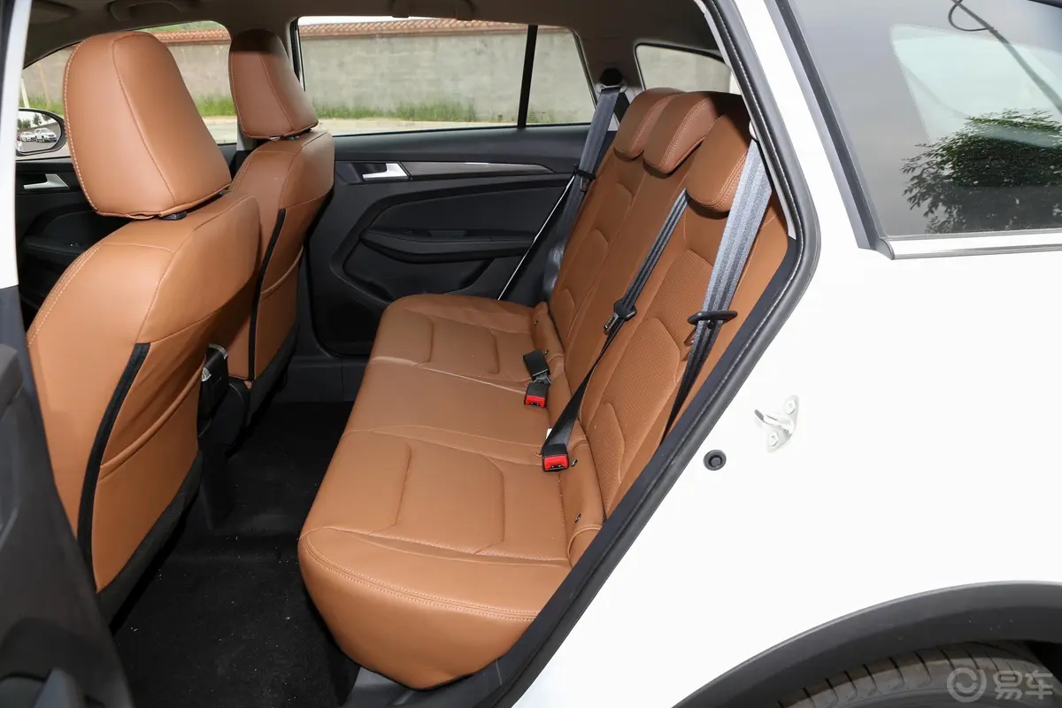骏派CX651.5L 手动 智联豪华版后排座椅