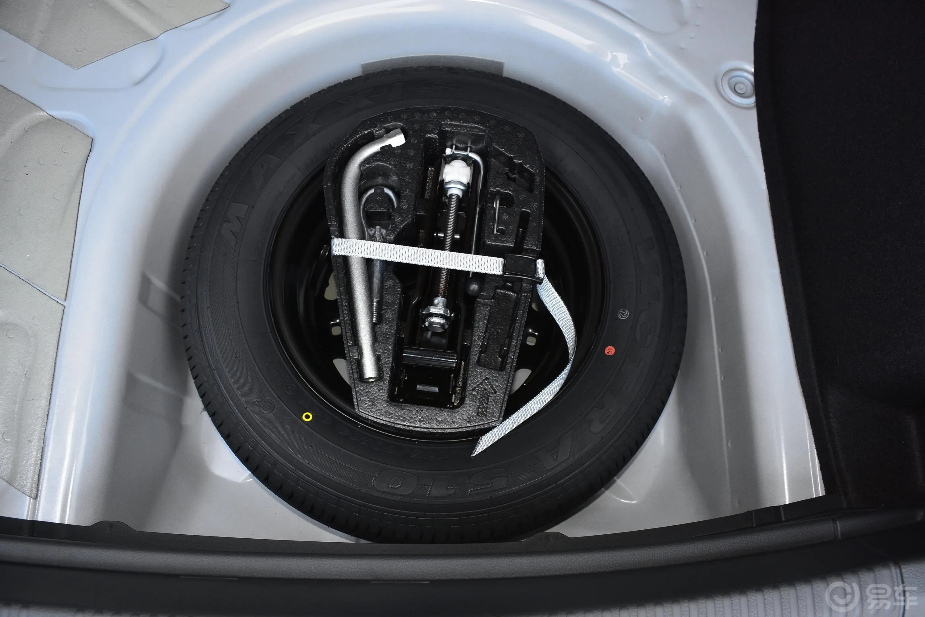 桑塔纳浩纳 1.6L 自动 舒适版备胎