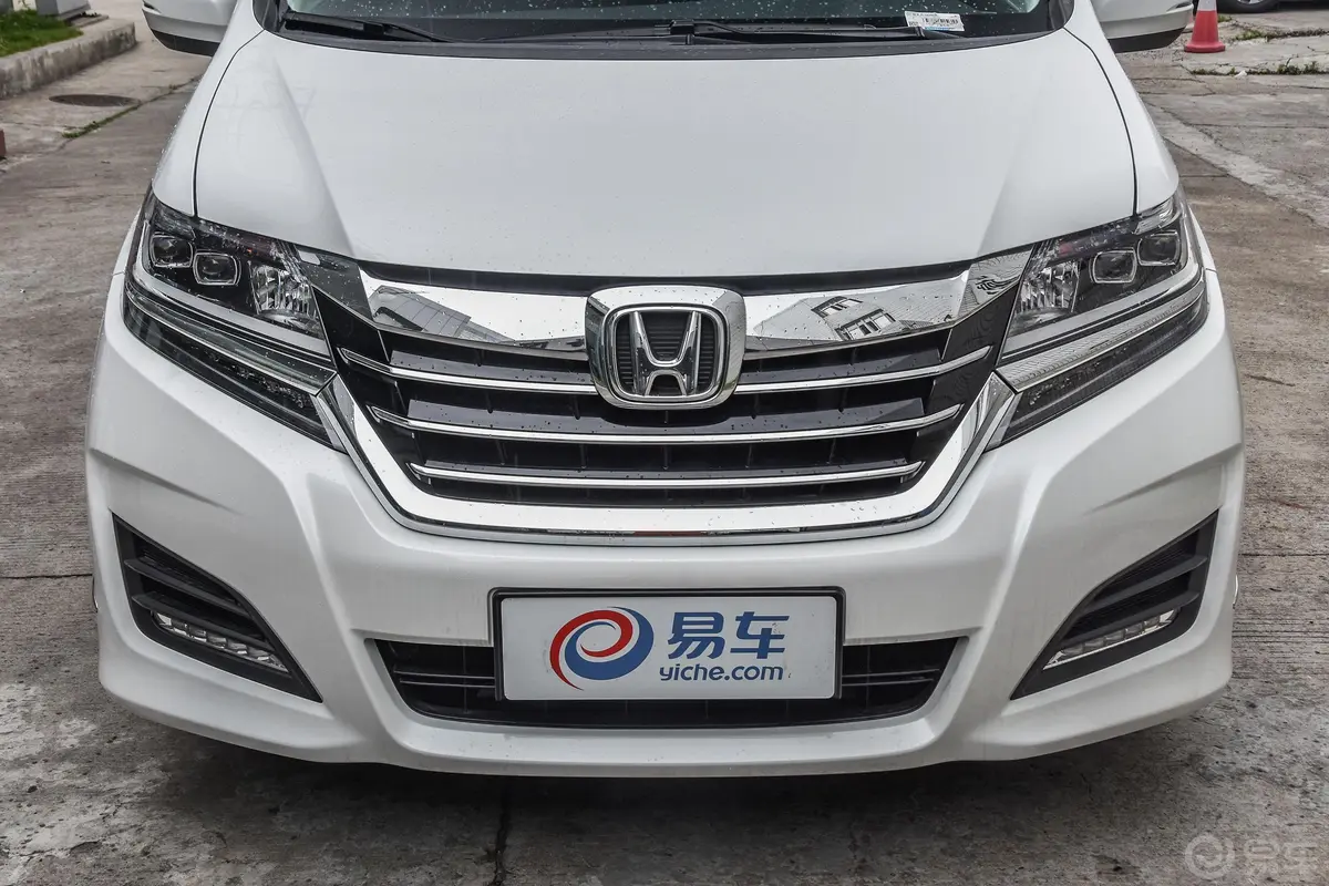 艾力绅2.4L CVT 风尚版外观