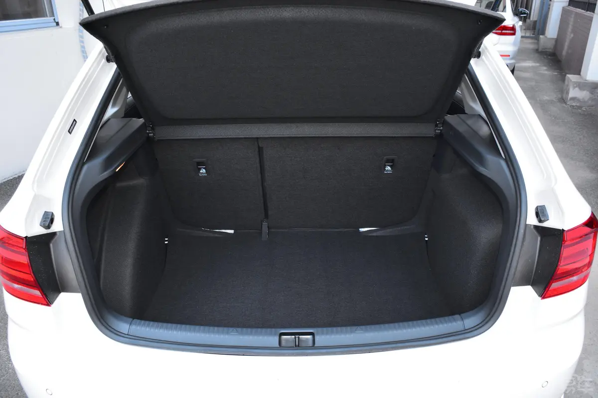 桑塔纳浩纳 1.6L 自动 舒适版后备厢空间特写