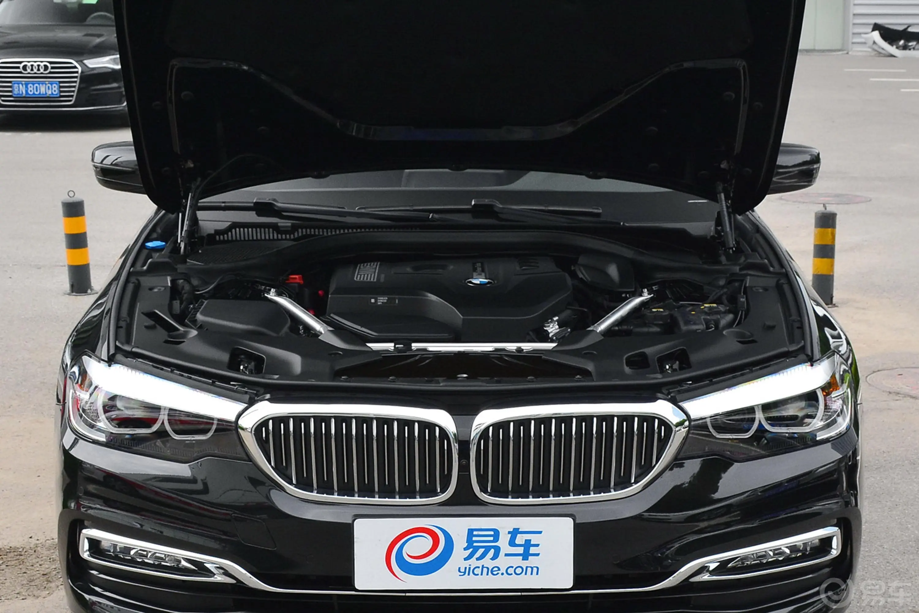 宝马5系改款 530Li xDrive 豪华套装发动机舱整体