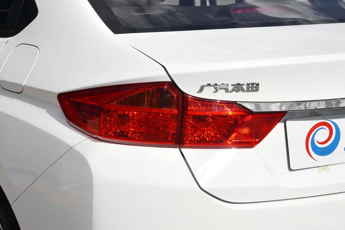 锋范1.5L CVT 型动Pro版尾灯侧45度俯拍