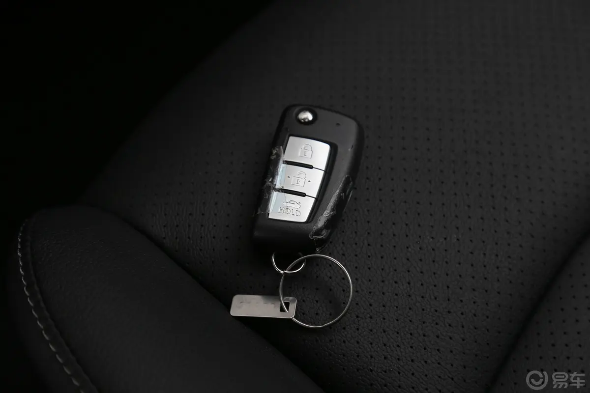 轩逸1.6XL 手动 豪华版钥匙孔或一键启动按键