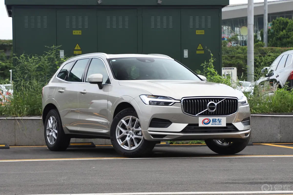 沃尔沃XC60T4 两驱 智逸版 国Ⅴ胎压信息铭牌