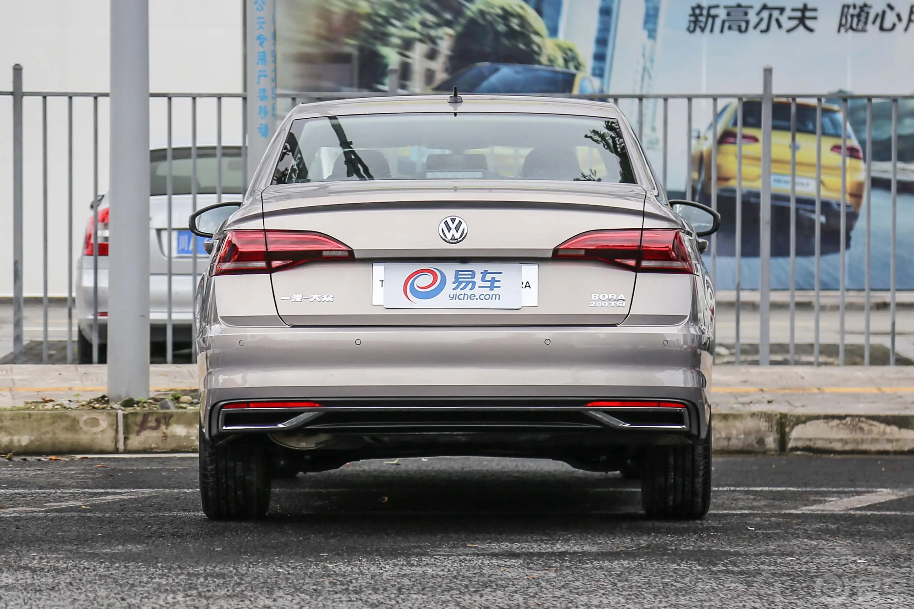 宝来280TSI 双离合 豪华版正后水平