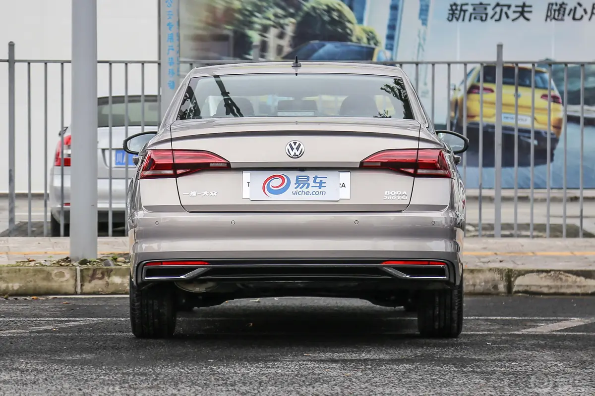 宝来280TSI 双离合 豪华版正后水平