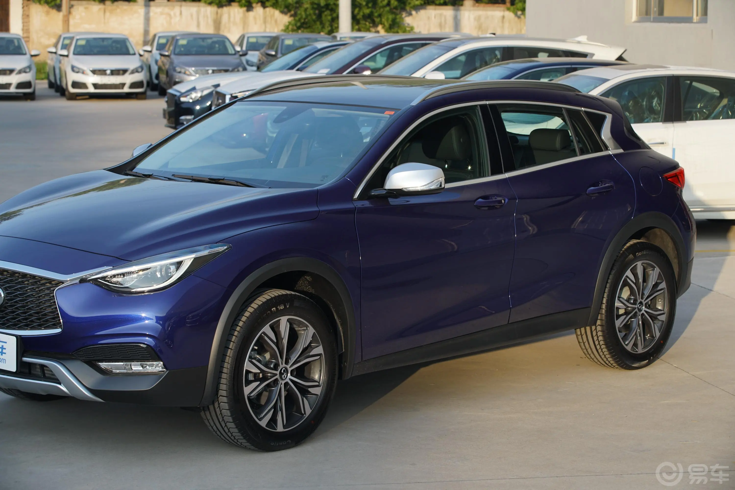 英菲尼迪QX301.6T 双离合 两驱 运动版外观