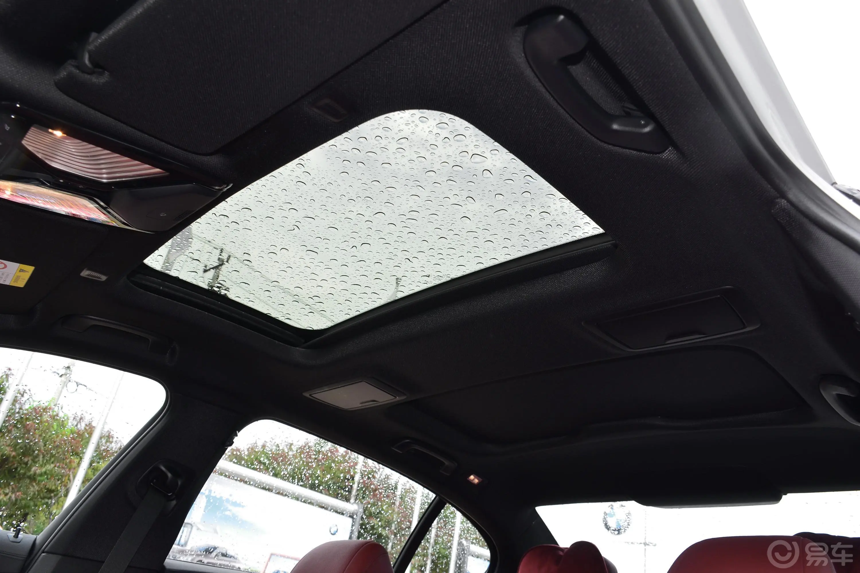 宝马5系改款 530Li 尊享版 M运动套装天窗内拍关闭