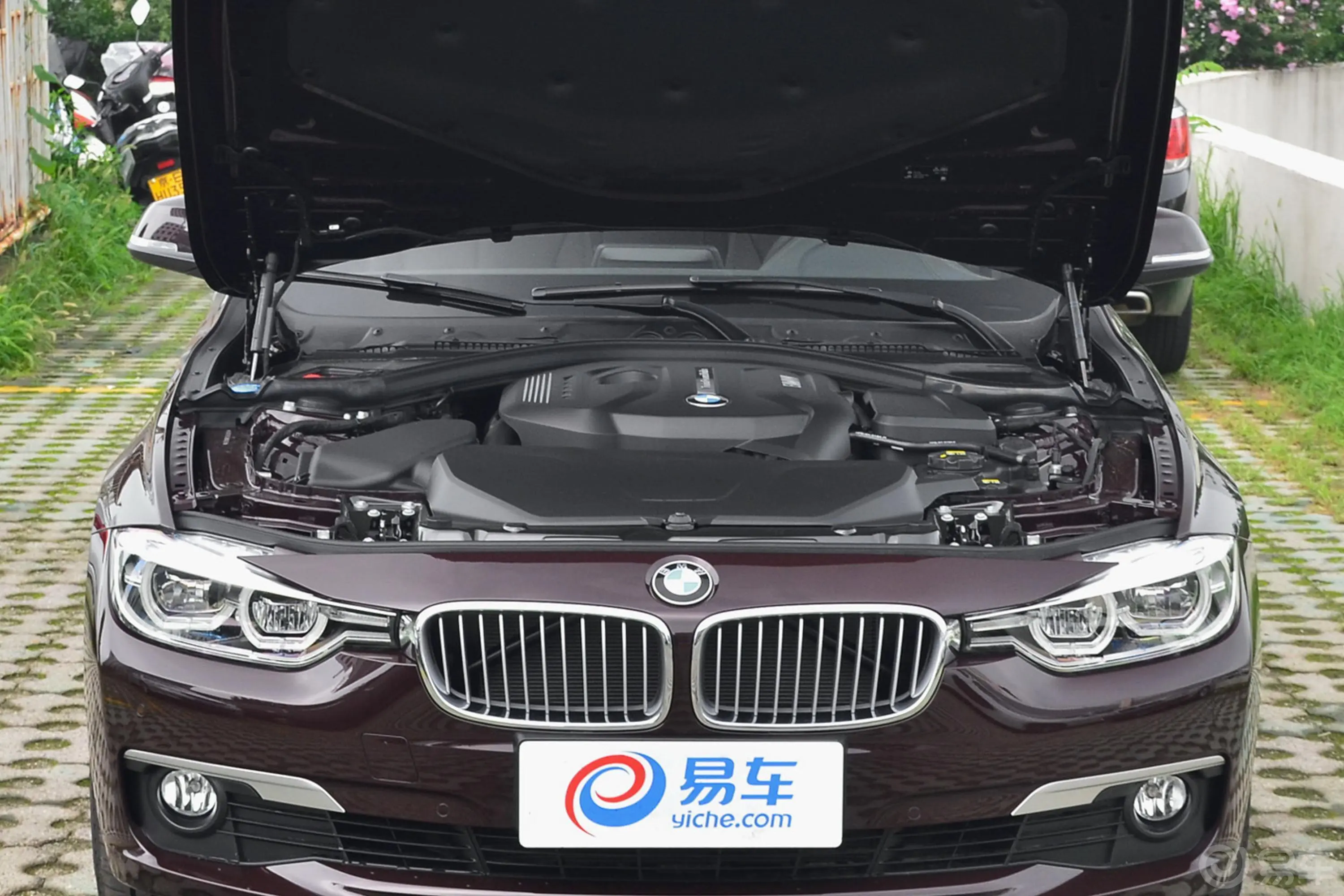 宝马3系320Li xDrive 时尚版发动机舱整体