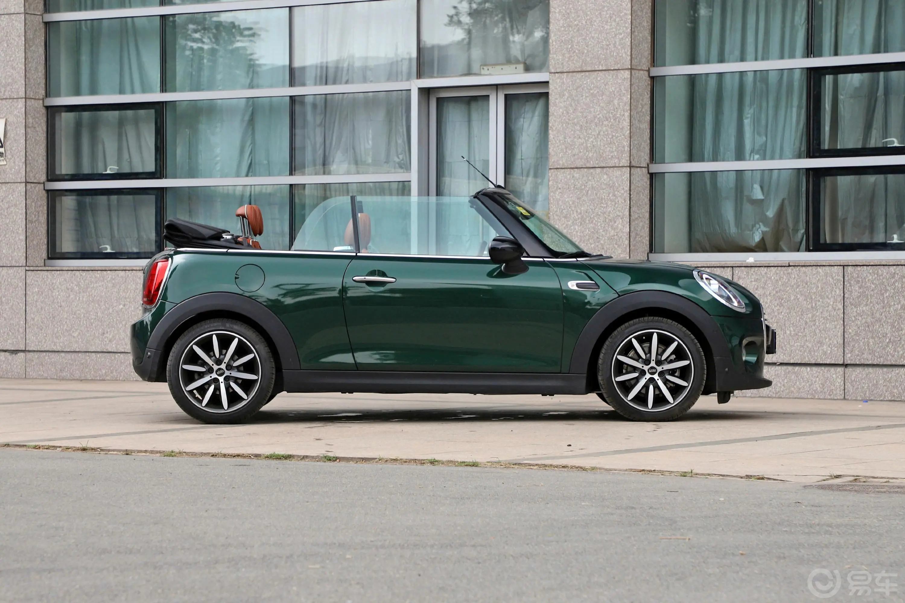 MINI CABRIO1.5T COOPER CABRIO 艺术家正侧车头向右水平