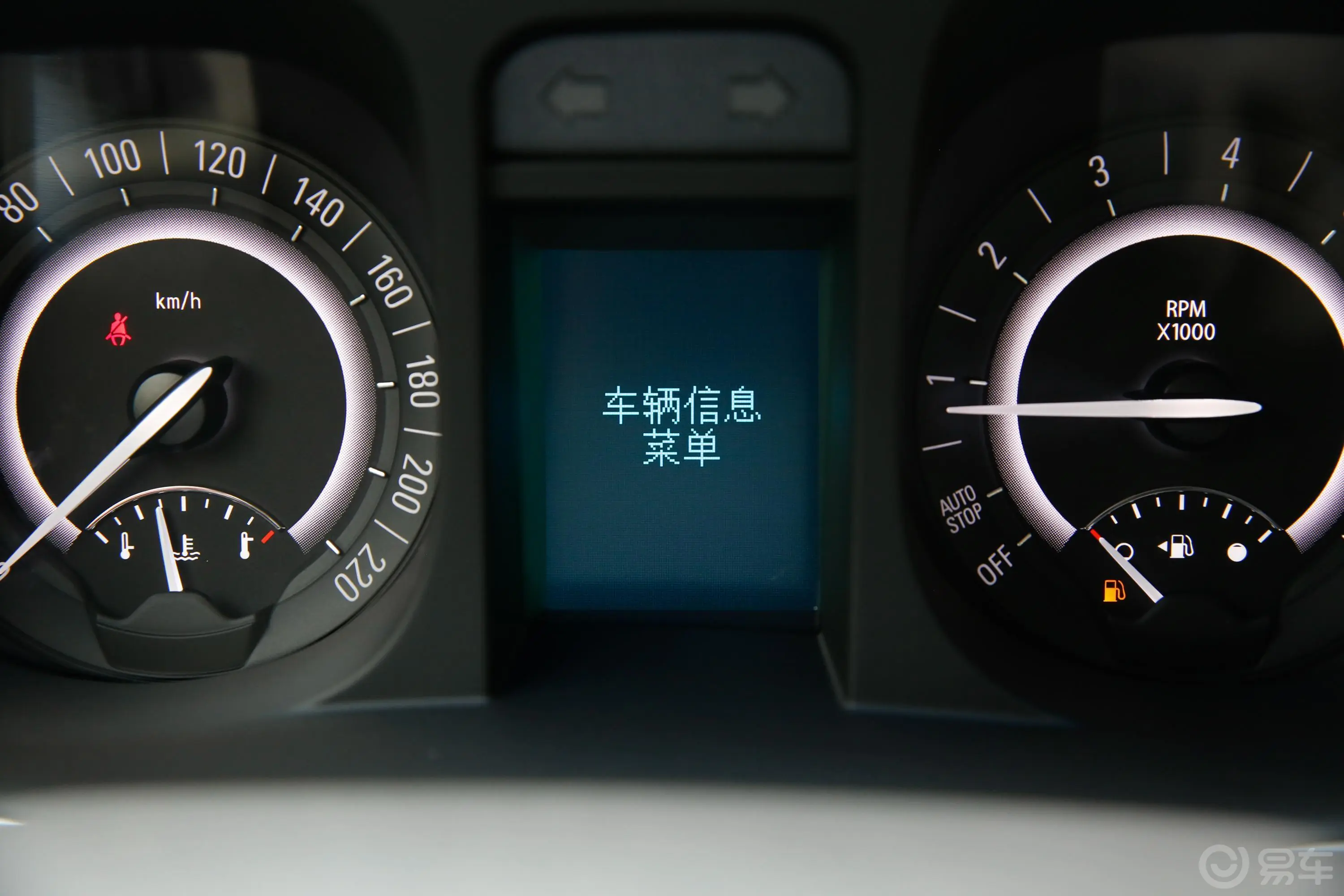 别克GL825S 豪华版 国V内饰