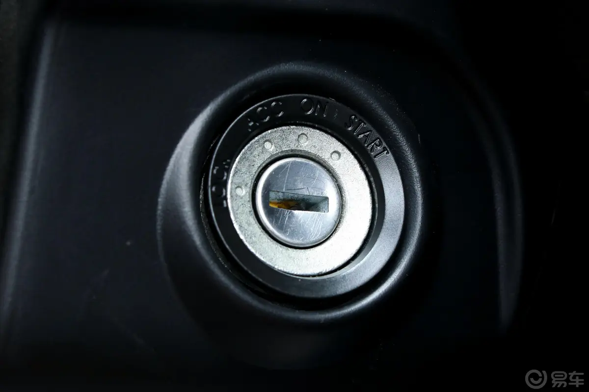 五菱宏光S1.5L 手动 基本版钥匙孔或一键启动按键