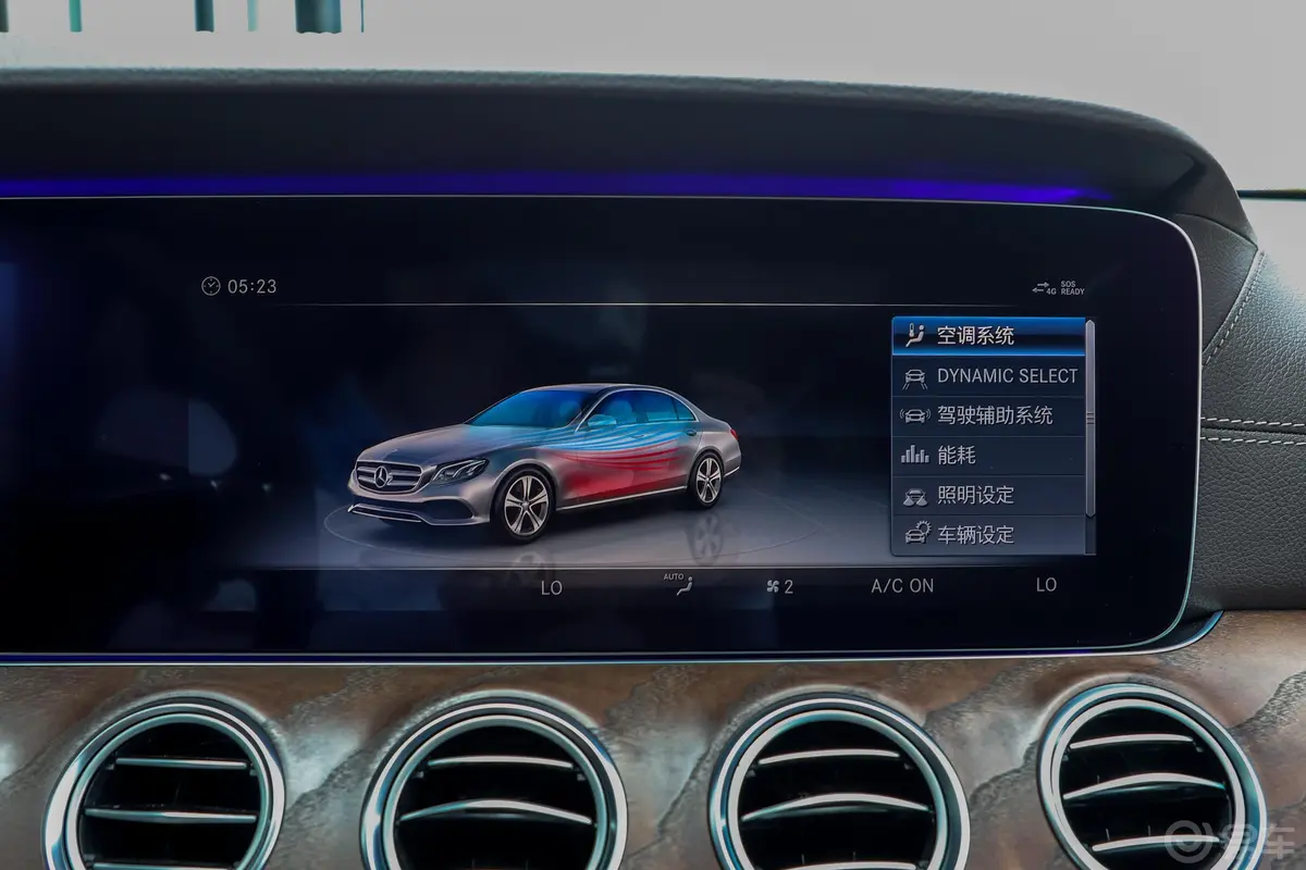 奔驰E级改款 E 300 L 豪华版内饰