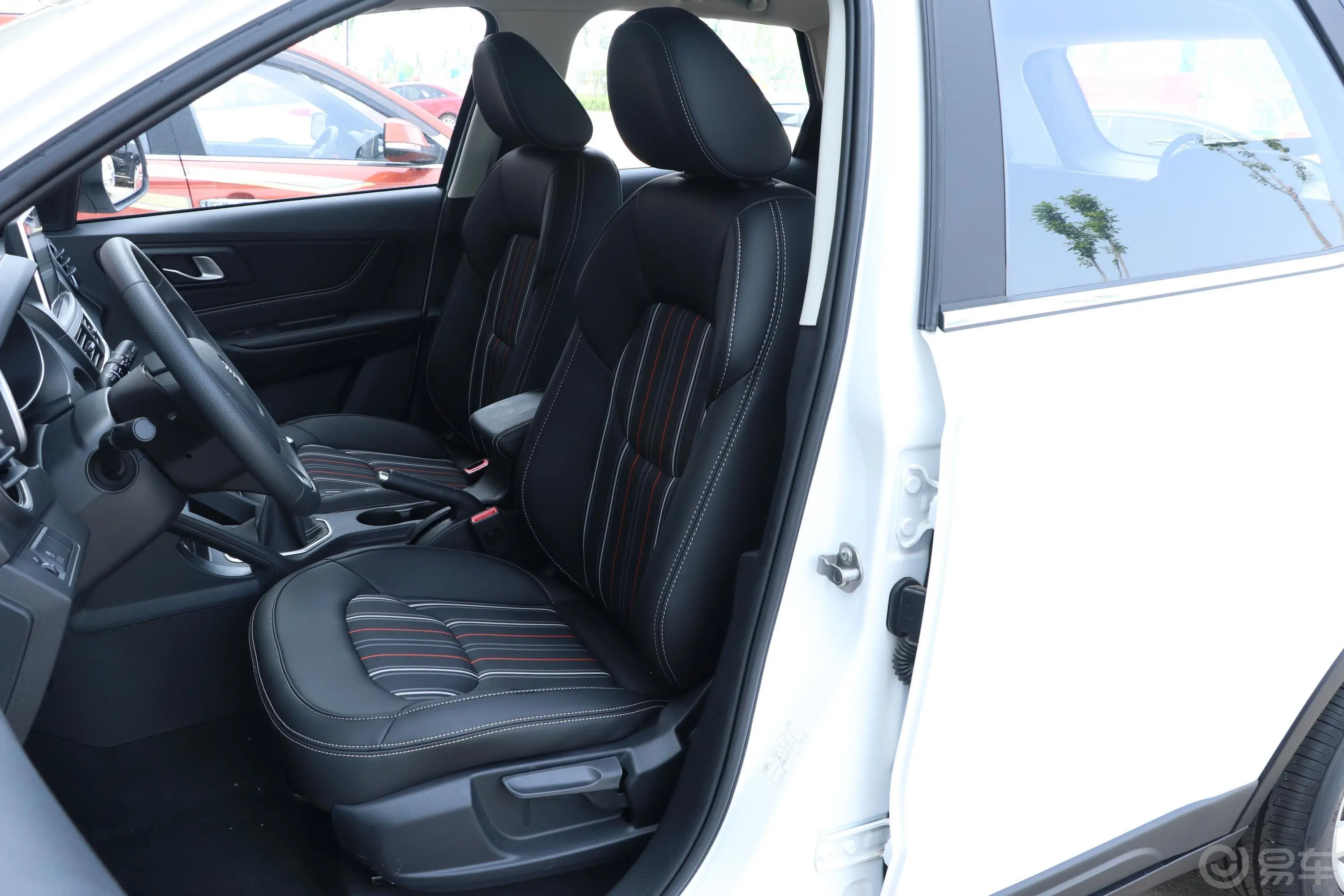 奔腾X40网红版 1.6L 手动 舒适版驾驶员座椅