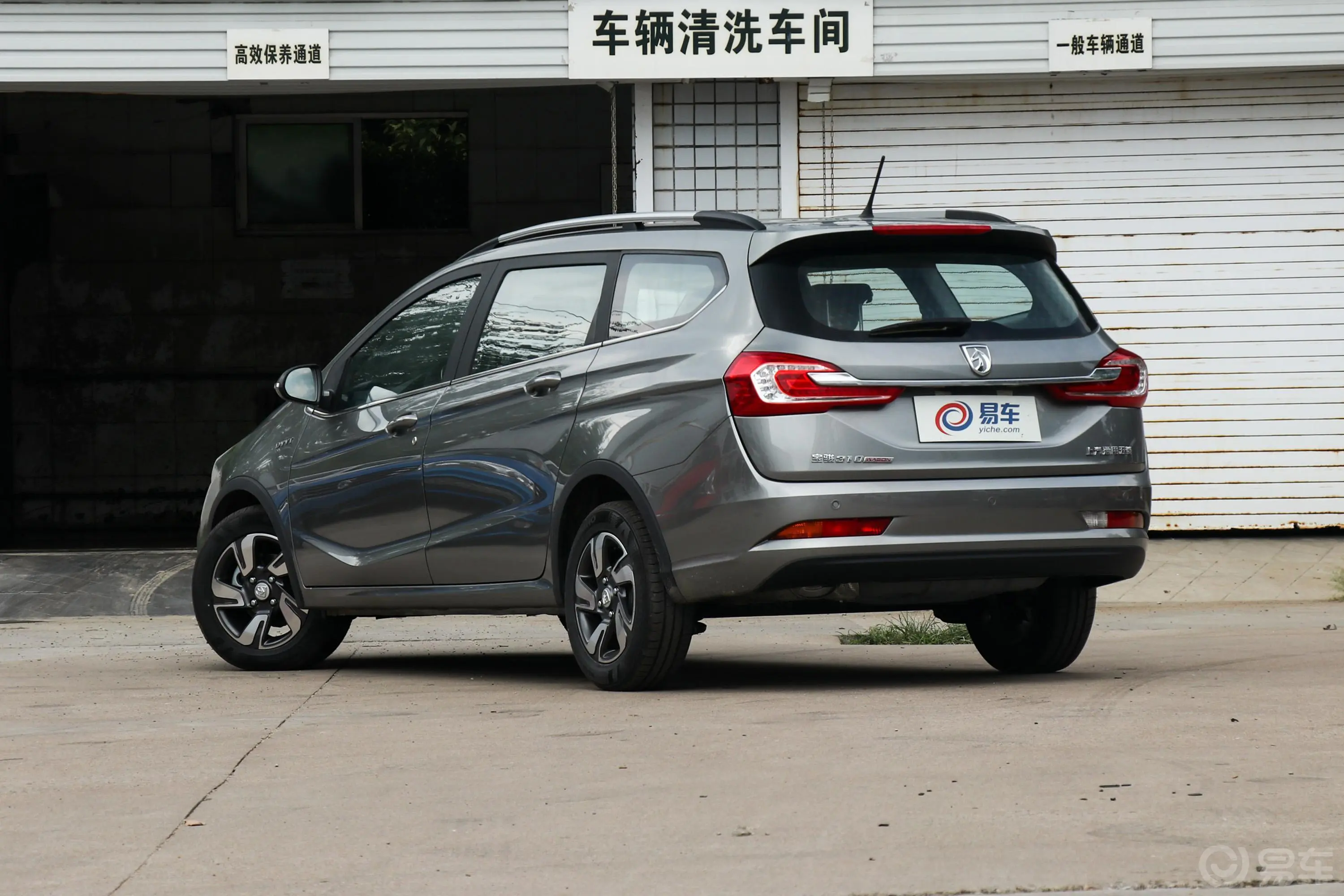 宝骏310W1.5L AMT  豪华型 国V外观