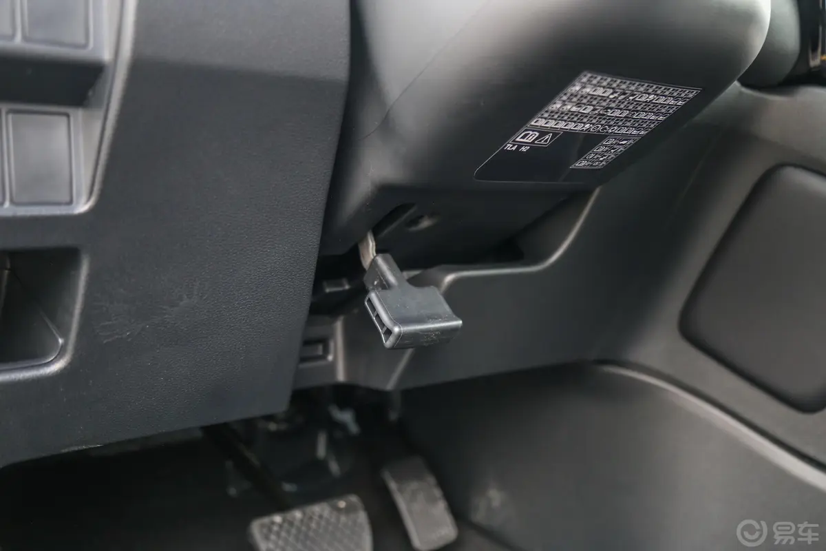 本田CR-V2.0L 两驱 净速版方向盘调节