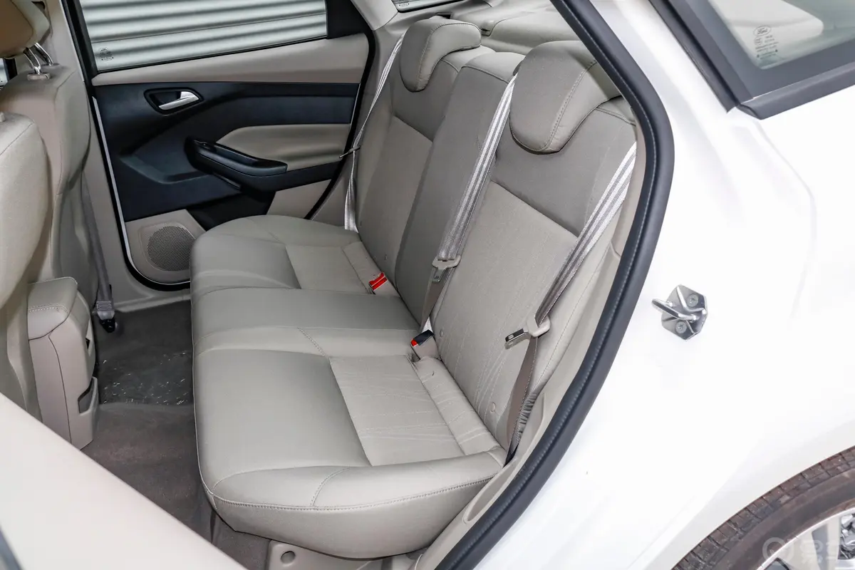 福克斯三厢 1.6L 手动 舒适版后排座椅