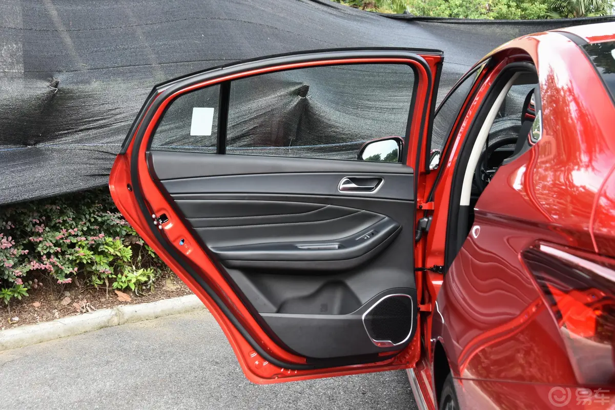 艾瑞泽GX1.5T 手动 型色版 国Ⅴ驾驶员侧后车门