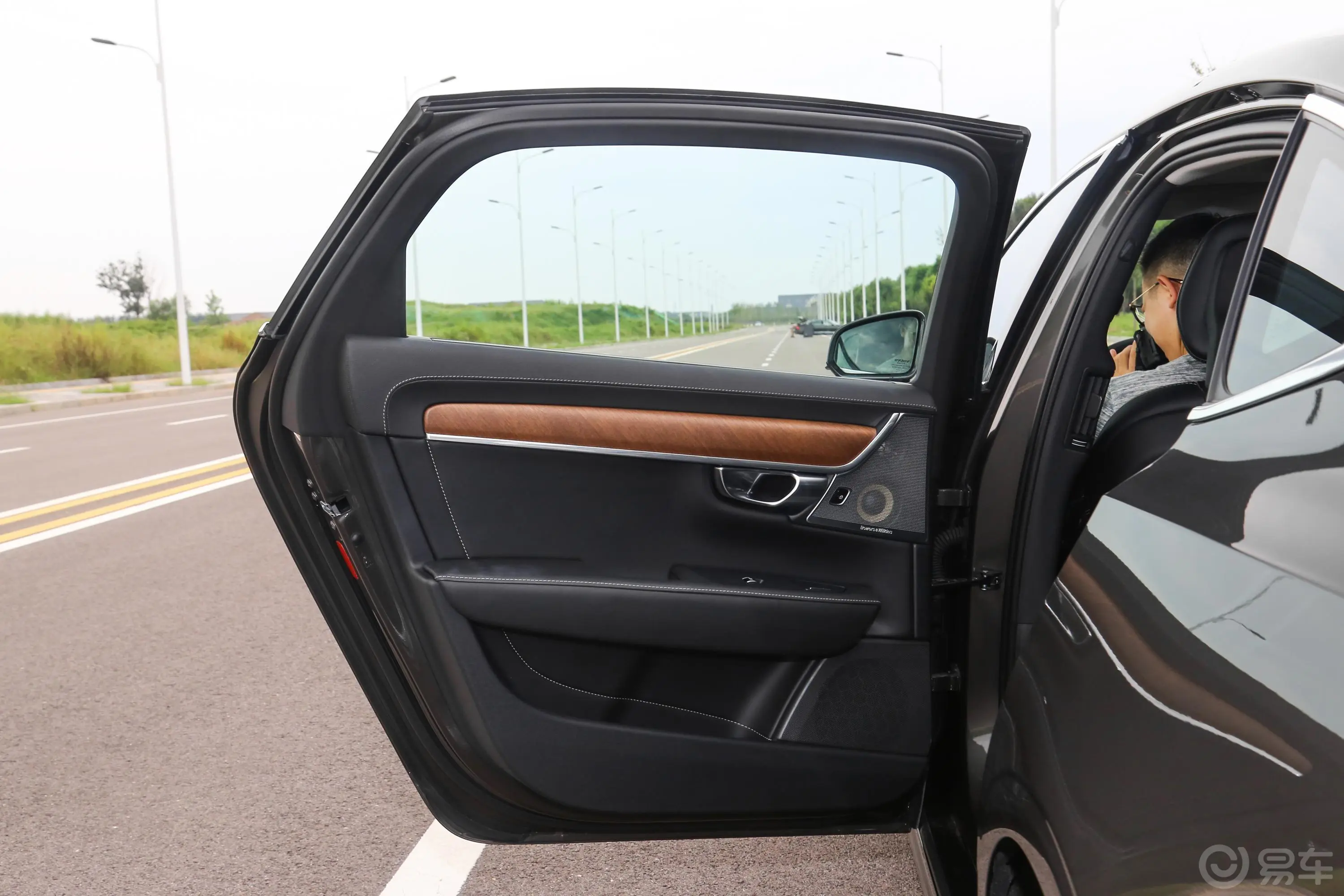 沃尔沃S90T5 智尊版驾驶员侧后车门