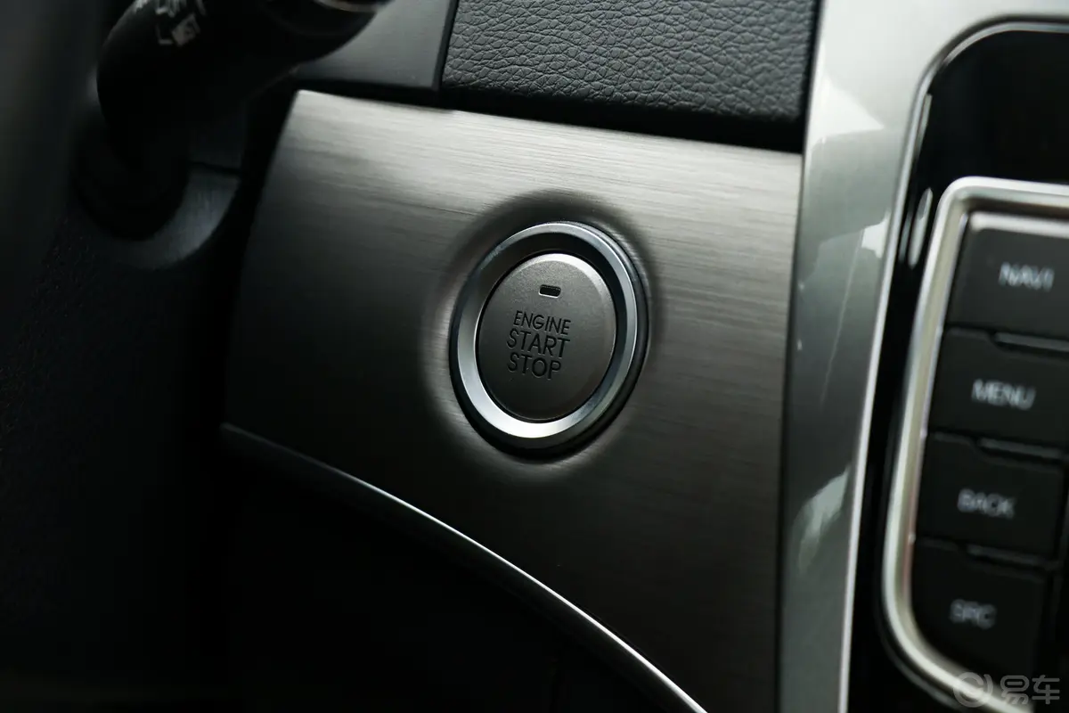 哈弗H82.0T 手自一体 两驱 悦享版 汽油钥匙孔或一键启动按键