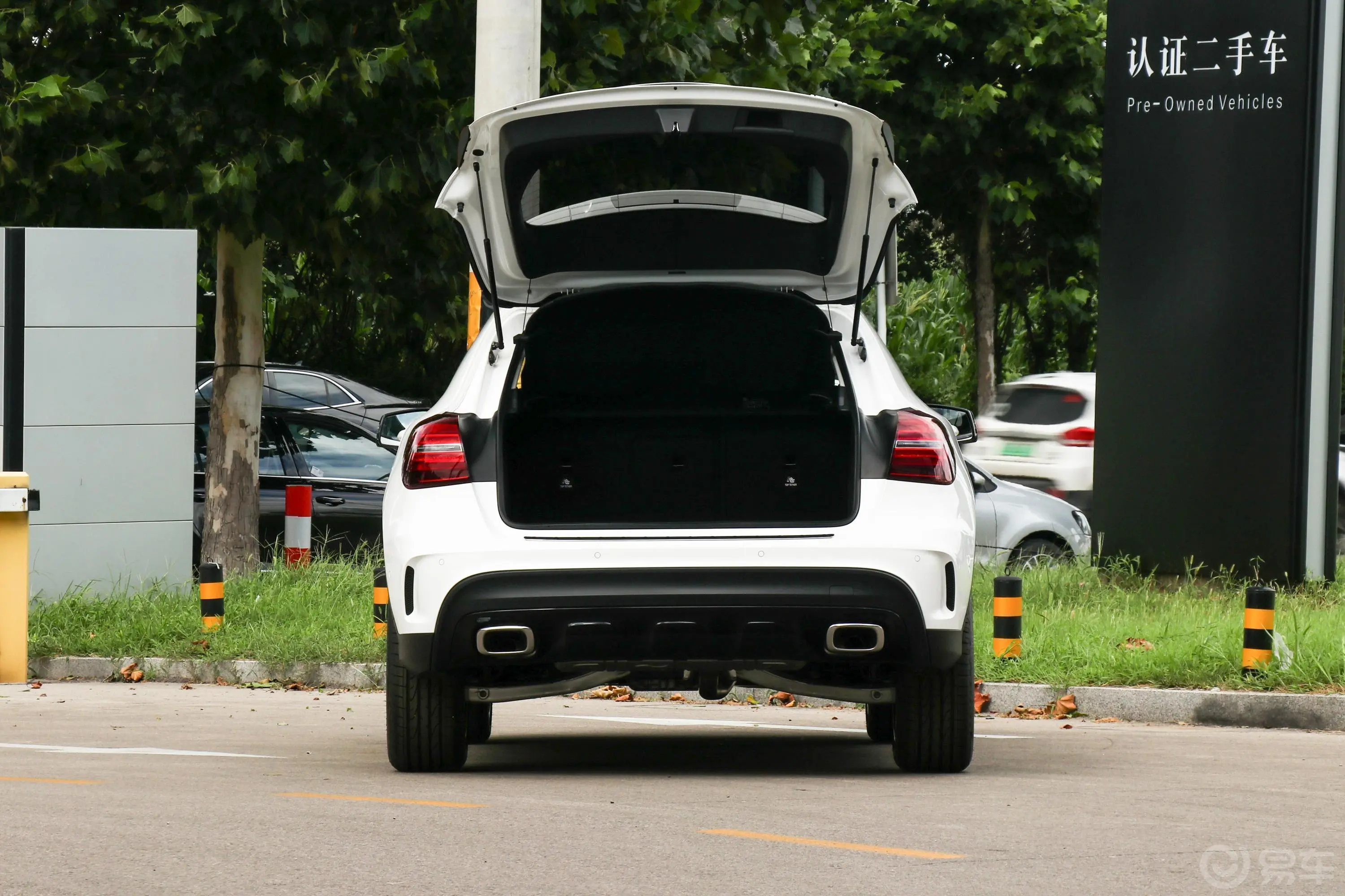 奔驰GLAGLA 220 4MATIC 运动版空间