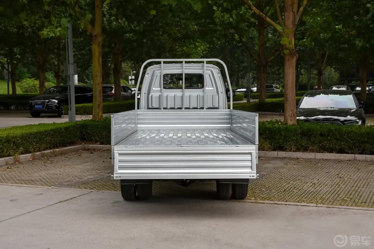 神骐T20T20L 载货车单排 1.5L 手动 标准版 3.6米货箱空间