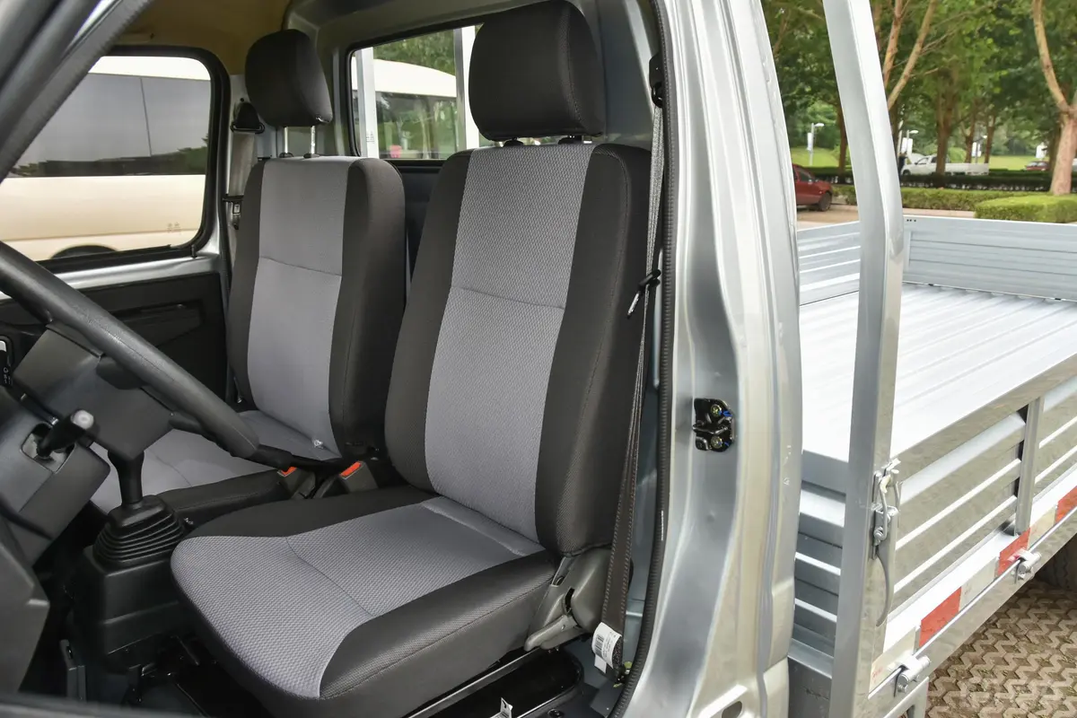 神骐T20T20L 载货车单排 1.5L 手动 标准版 3.6米货箱驾驶员座椅