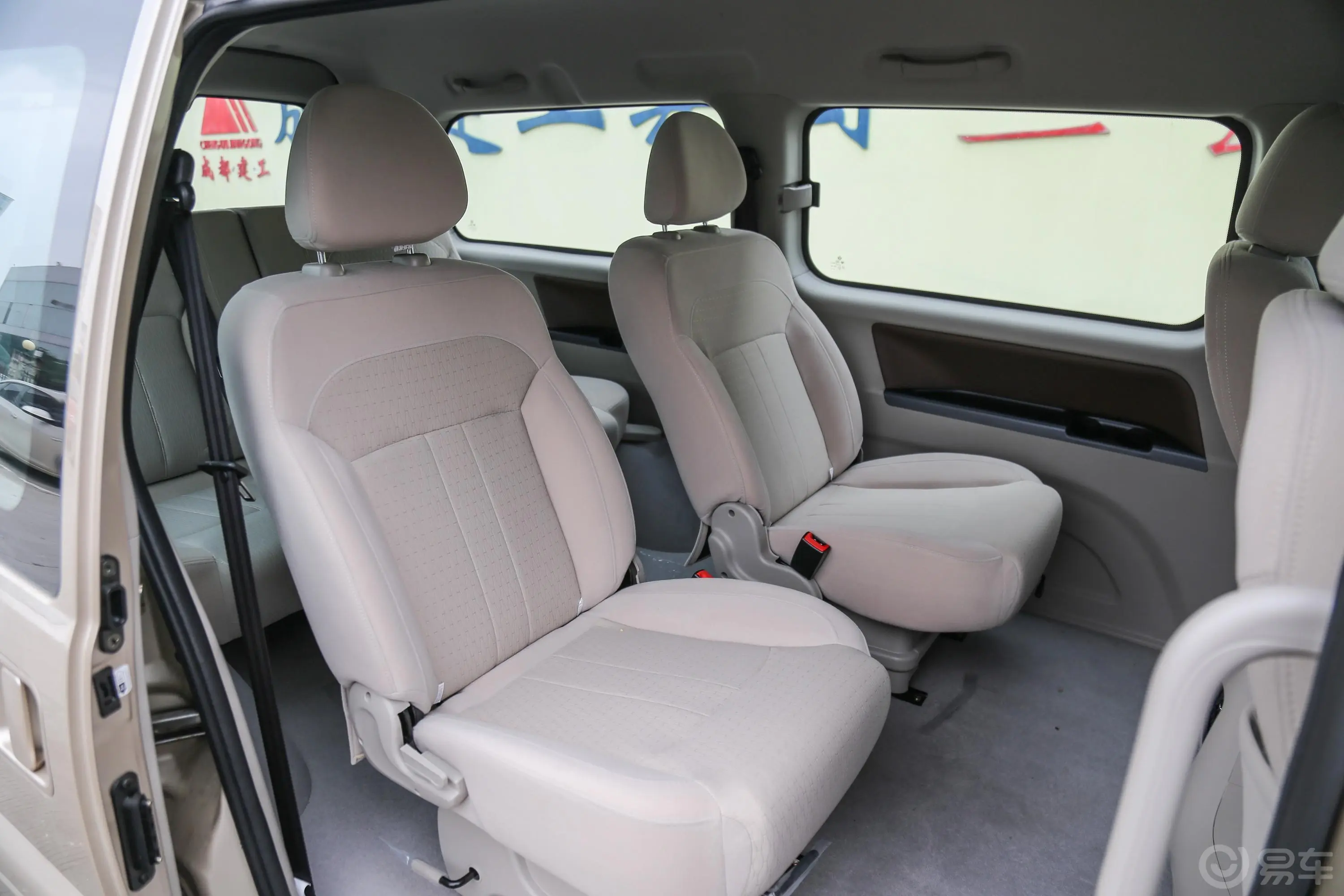 菱智M5L 1.6L 手动 舒适版 7座 国V后排座椅