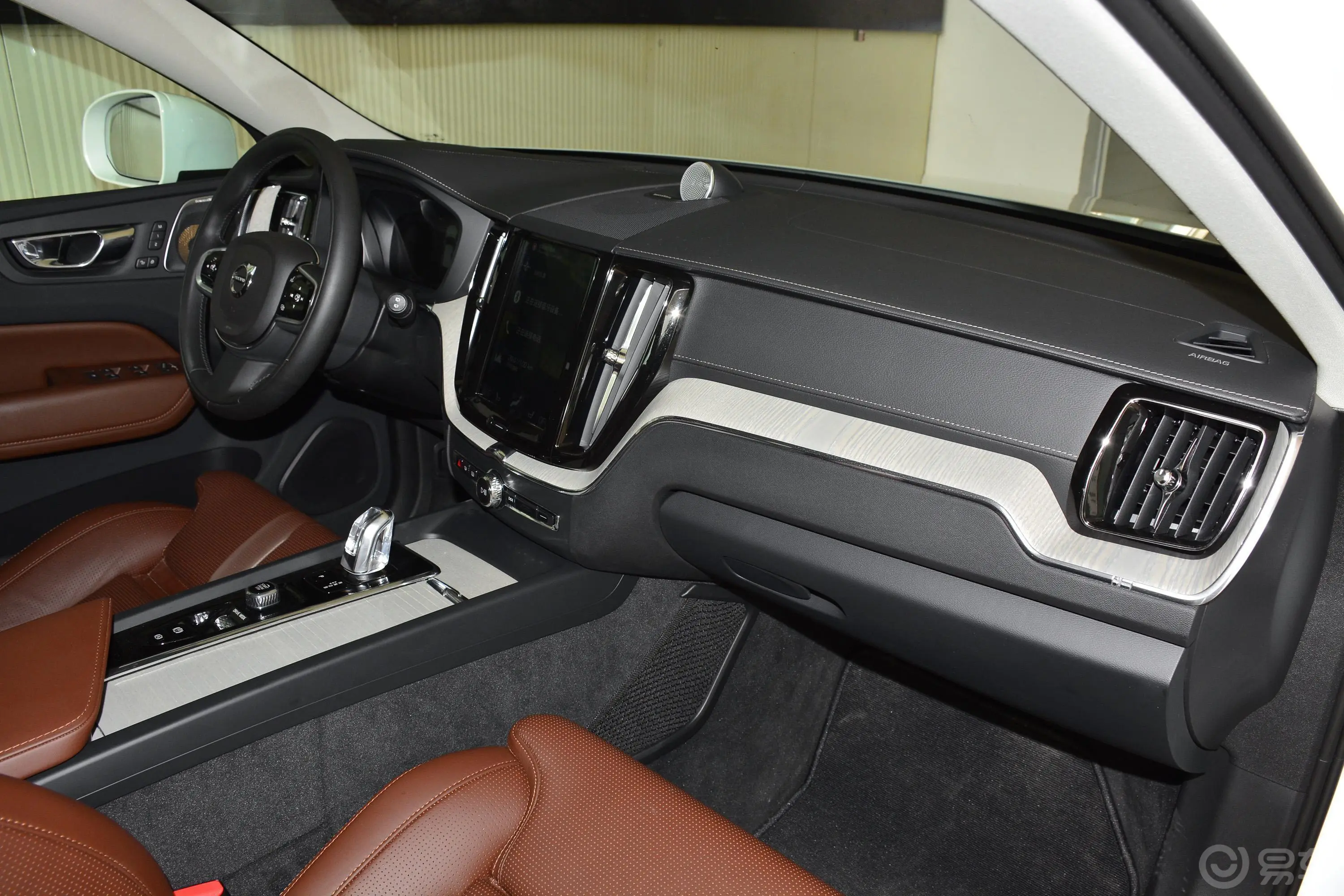 沃尔沃XC60新能源T8 智尊豪华版 国Ⅴ内饰全景副驾驶员方向