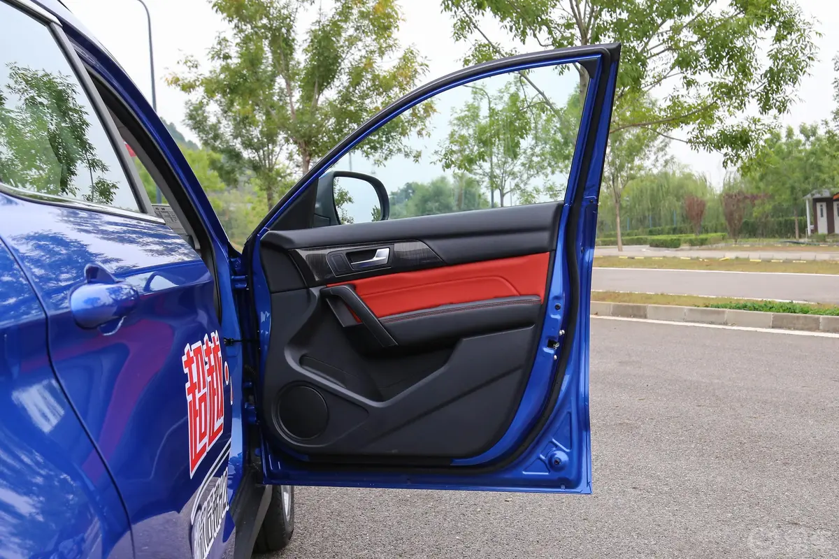 哈弗H2蓝标 创享版 1.5T 双离合 风尚版副驾驶员车门