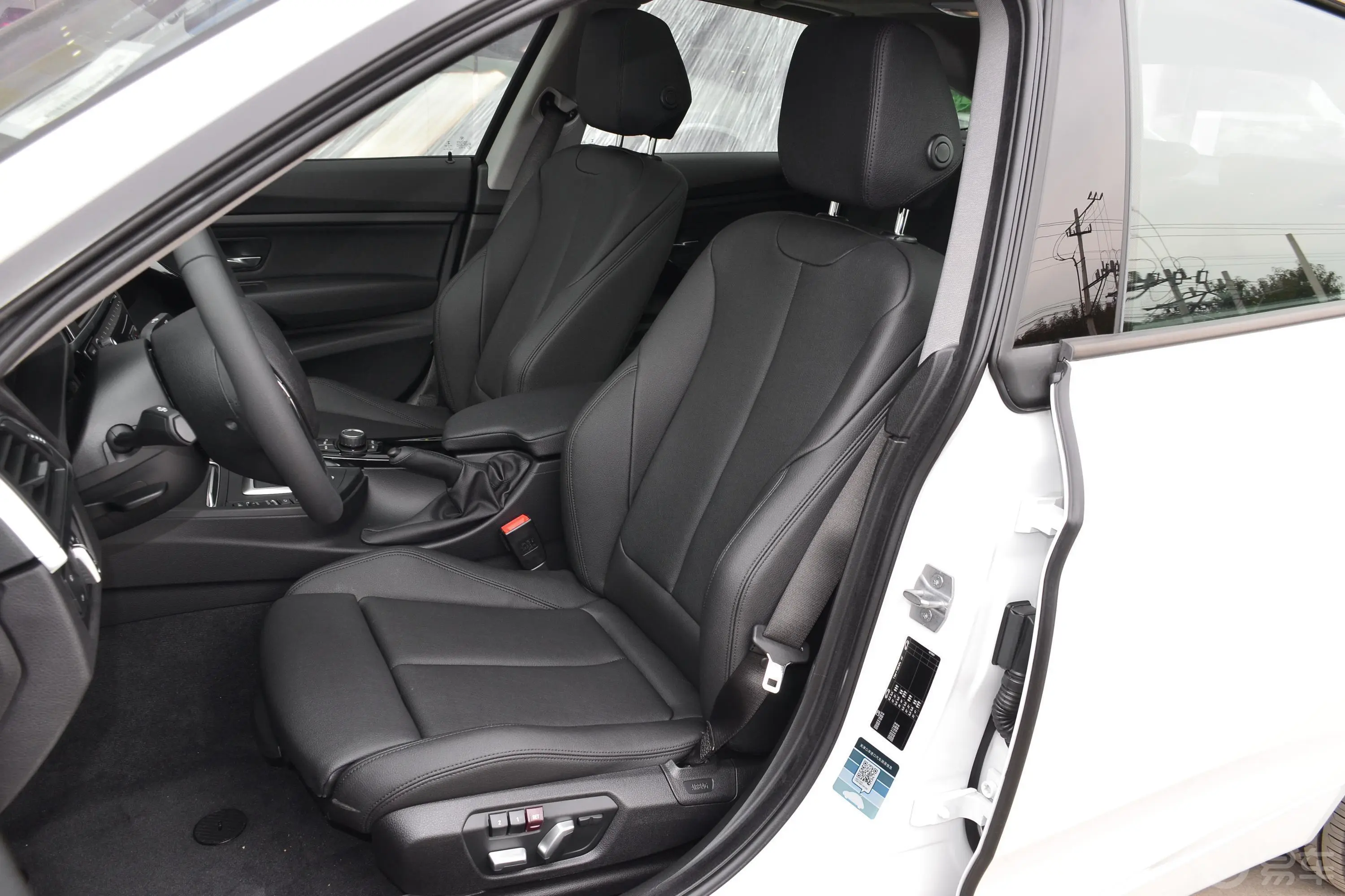 宝马3系GT320i 时尚版驾驶员座椅