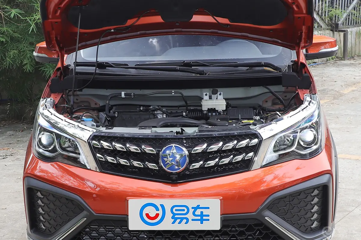 启辰M50V1.6L XV CVT 旗舰版发动机舱整体