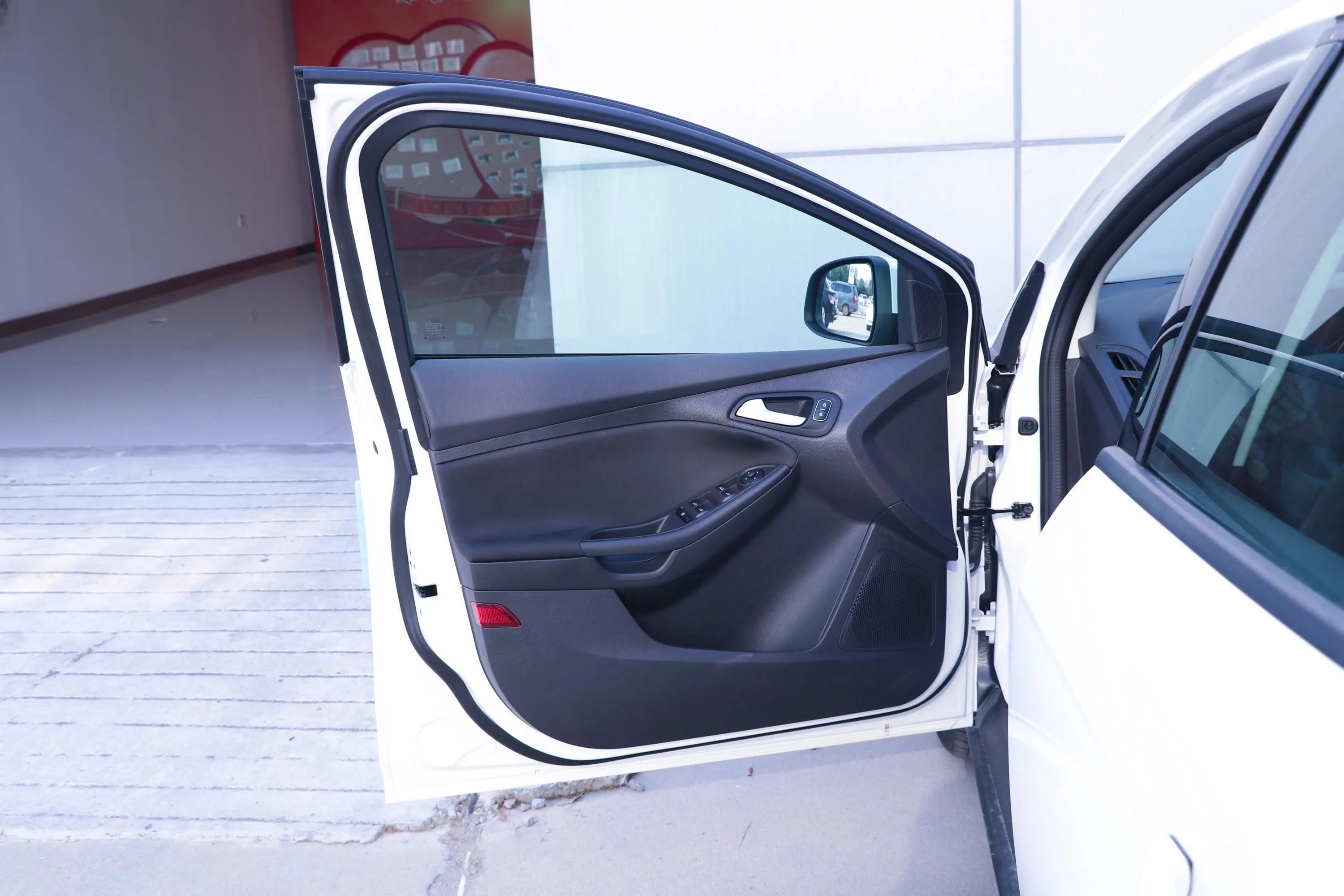 福克斯两厢经典 1.6L 双离合 舒适型智行版驾驶员侧前车门
